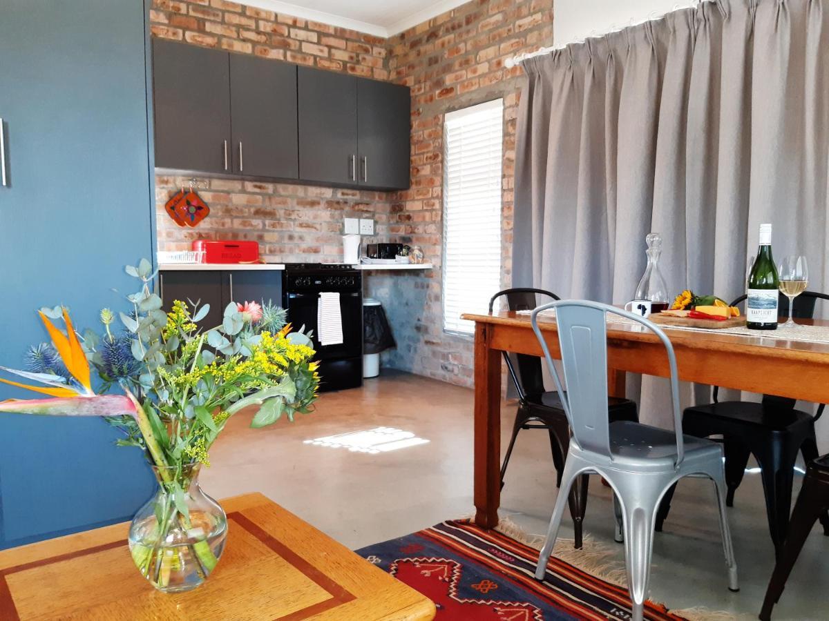 16 Rhodes-North Self Catering Apartment & Studio Stellenbosch Buitenkant foto