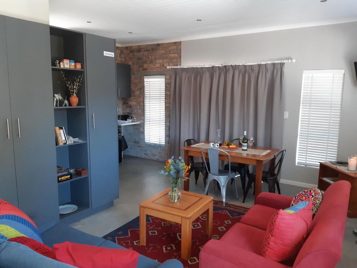 16 Rhodes-North Self Catering Apartment & Studio Stellenbosch Buitenkant foto